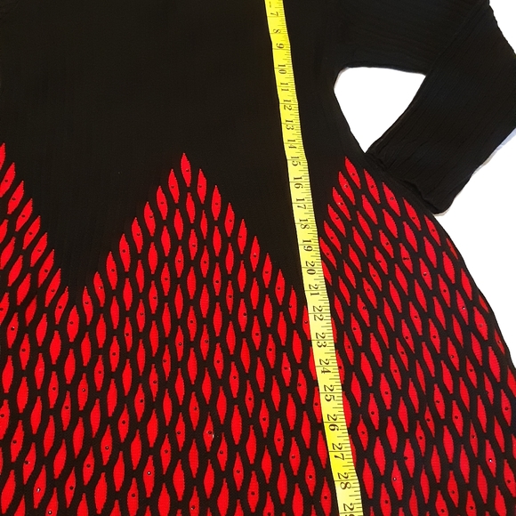 Woman's Short Jersey knit Dress, Long Sleeves, Red And Black Size Medium - Picture 3 of 14